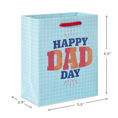 Light blue small gift bag with white grid pattern and bold 'Happy Dad Day' lettering, ideal for Father’s Day gifts.
