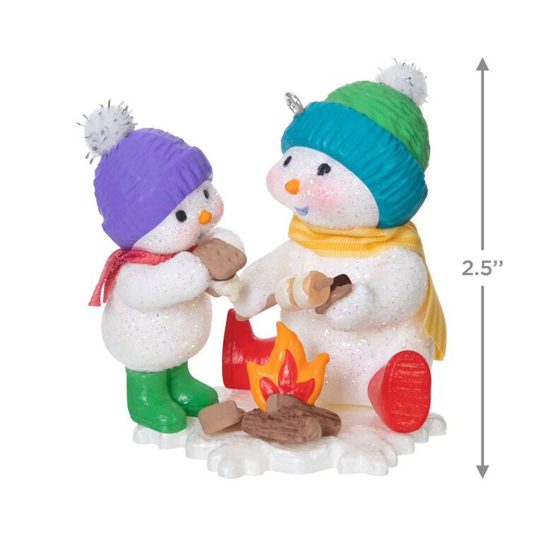 Hallmark Keepsake Making Memories Scrumptious S’mores ornament—two snowmen roasting marshmallows over campfire, winter hats and scarves