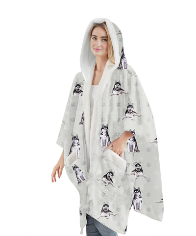 Siberian Husky-themed wearable blanket hoodie with sherpa lining, oversized fit, and cozy pocket—perfect for dog lovers and cold weather snuggles.