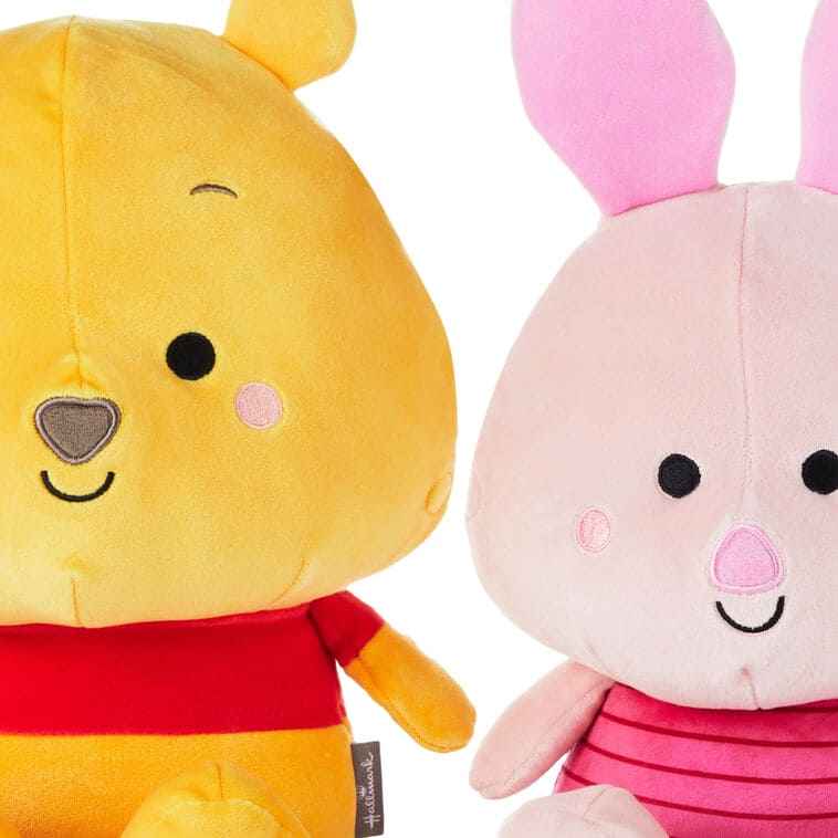 Large plush Disney Winnie the Pooh and Piglet with magnets, soft fabric and embroidered features.
