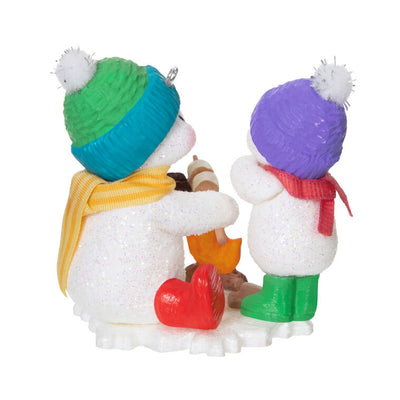 Hallmark Keepsake Making Memories Scrumptious S’mores ornament—two snowmen roasting marshmallows over campfire, winter hats and scarves