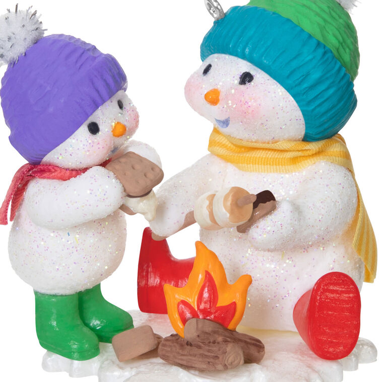 Hallmark Keepsake Making Memories Scrumptious S’mores ornament—two snowmen roasting marshmallows over campfire, winter hats and scarves