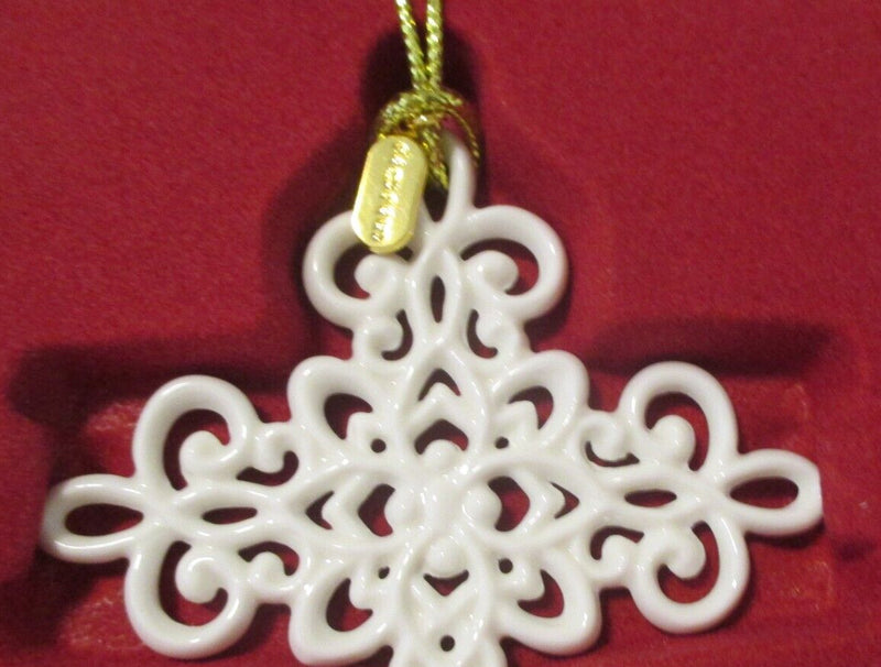 2025 snow fantasies coss ornament   4.75"   new in box